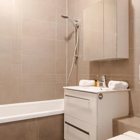 Veeve - White Jasmine Apartment